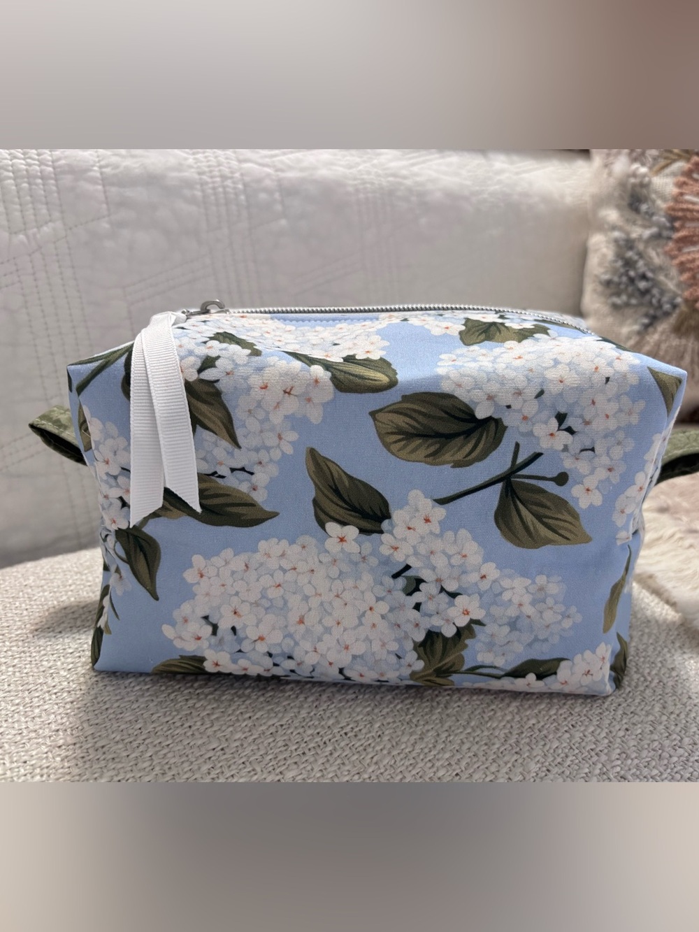 NWT hydrangea blue cosmetic bag in a boxy style zipper top green leaf lining